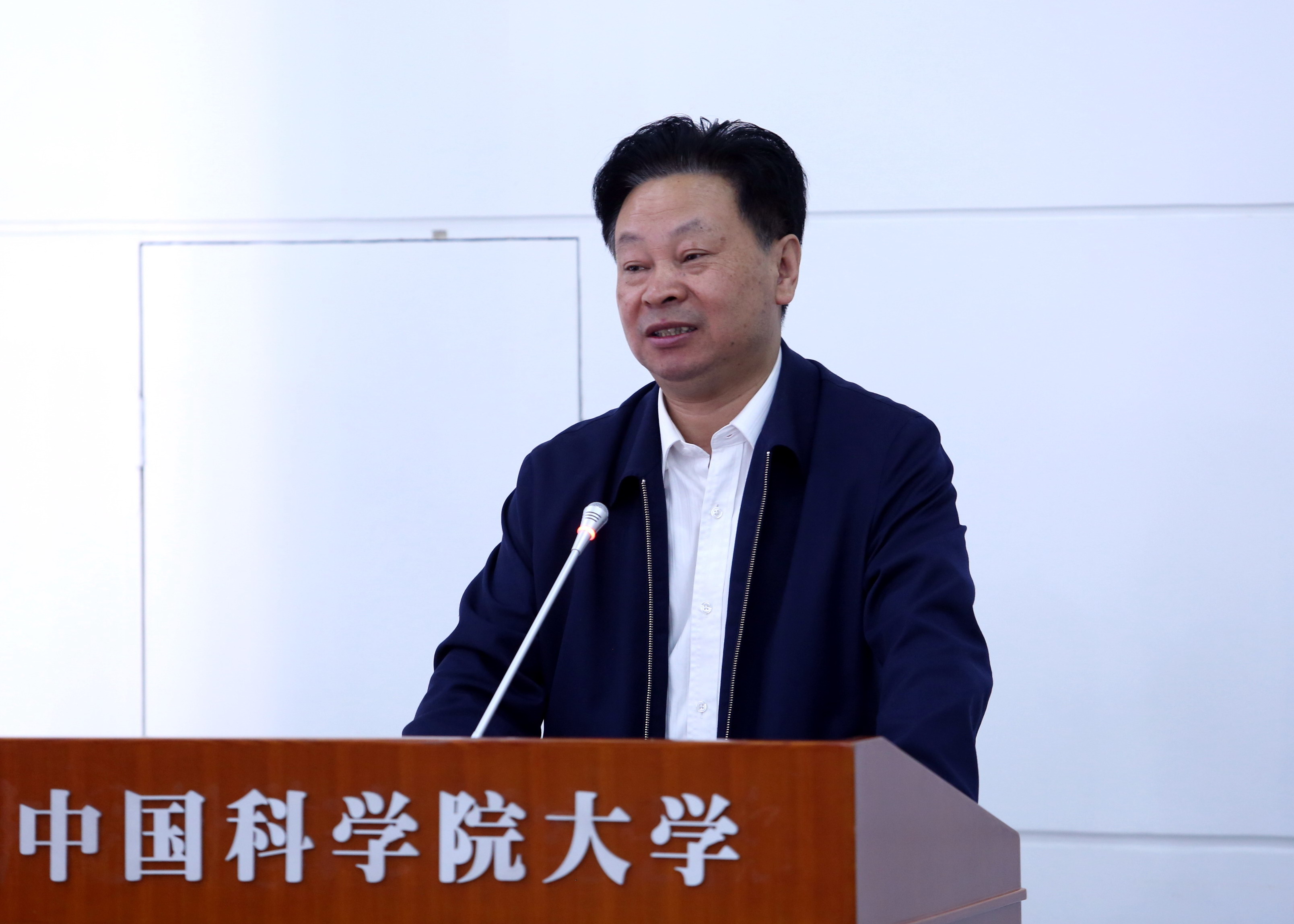 随时与学生保持联系！whatsapp官网版下载